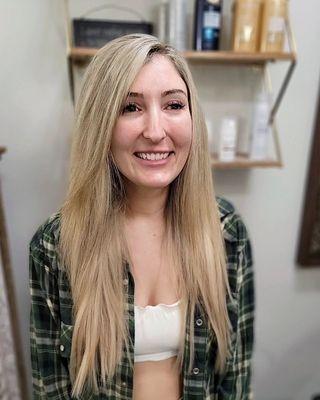 Bellami volume weft extensions done by @beautyfied_by_josie studio #107