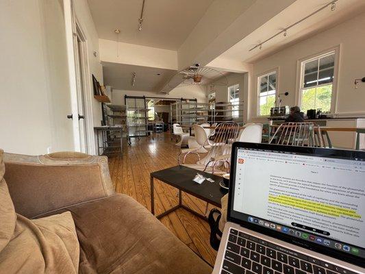 Sitting area/side room