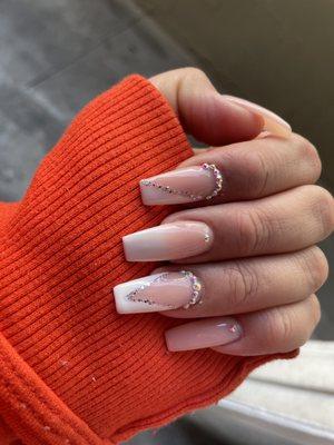 The wait time is worth it , they are always busy but I like Lennys work .