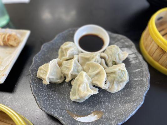 Shrimp and chives dumplings