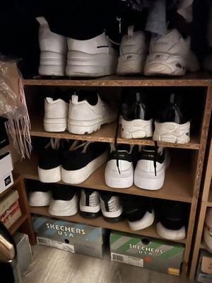 SKECHERS Warehouse Outlet