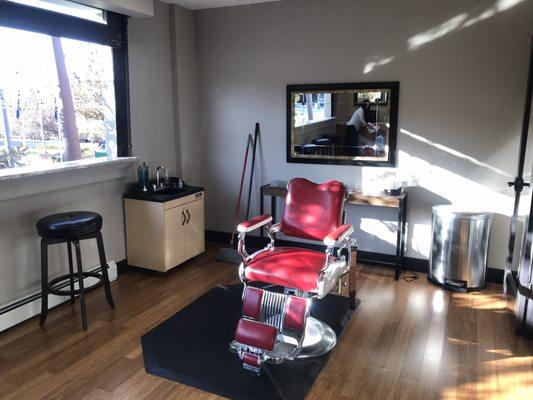 Nice and clean throne areas.