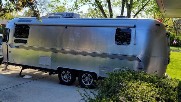 2006 Airstream with new and correct stripe decals (OEM)