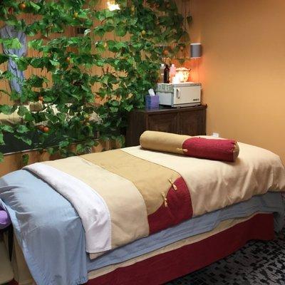 Single room - The sheets are brand new, soft and silk-like. We replace sheet for every client.