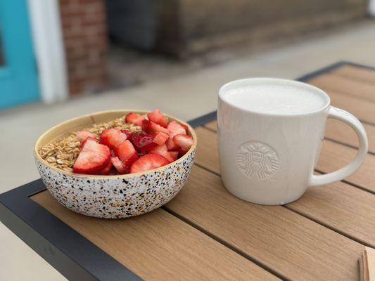Acai bowl and chai latte