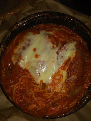 THIS SOUP WAS SUPPOSED TO BE CHICKEN PARMESEAN AND YES THAT IS A SLICE OF AMERICAN CHEESE. CLOSE IT DOWN EVEN THE CUSTOMER SRRVICE IS CRAPPY