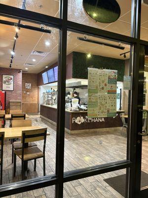 A employee closing 25 minutes early