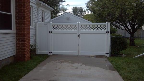 Brady's Fence Company Inc