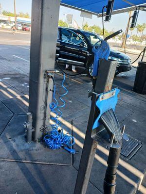 This place is not that old, but it sure feels rundown. My car still has dust on it after the wash. Oh, and these are broken and no towels.