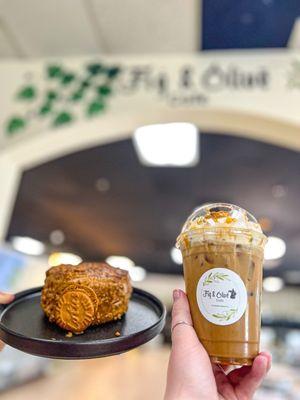 Biscoff croissant + biscoff latte