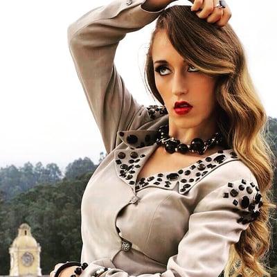 He did this awesome haircolor and hairstyle and he did my eyebrow threading and my makeup! I love u benjy