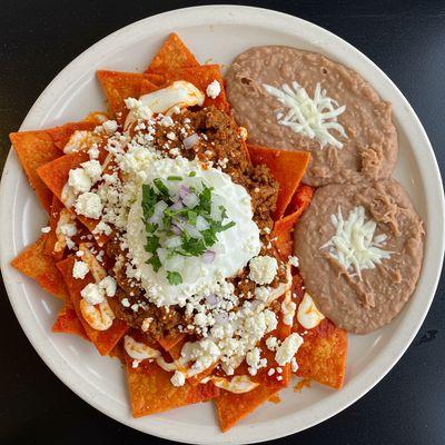 CHILAQUILES ROJOS CON PASTOR