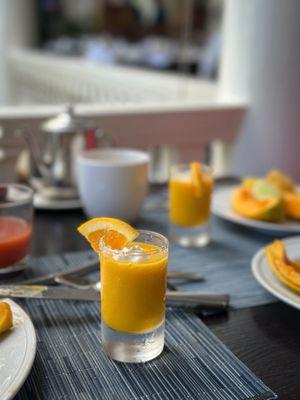 Mango smoothie, so good. Worth the money