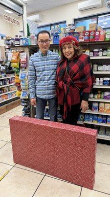 Soy la feliz ganadora de uno de los televisores, estoy muy agradecida y me siento bendecida por ser parte de sus clientes.