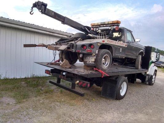 Black Alligator Truck Tire Service