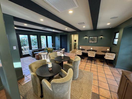 Sitting area by the breakfast