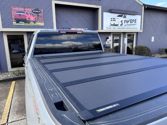 3 Rivers Aftermarket - Fort Wayne, IN - Front of building - Truck Accessories, truck bed covers, running boards, truck caps, camper shells,