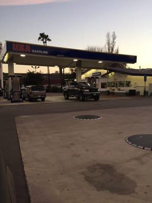 Cheap gas off the 60/71