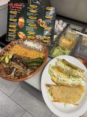 Bisteck encebollado Quesadillas de pollo