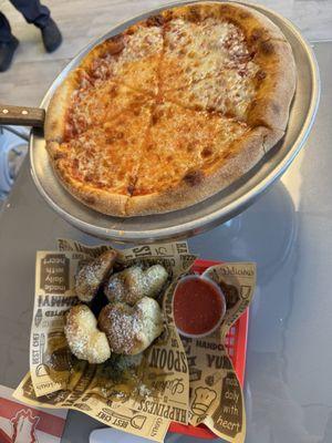 Small cheese pizza & 6 Pieces Garlic Knots