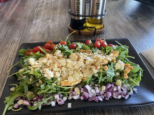 Arugula salad with chicken