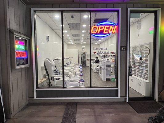 Lovely Nails Salon