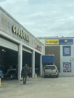 Horrible place! Customer service is very concerning! They pick and choose who to help. pretty much leaves you stranded