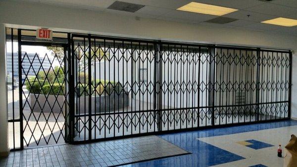 top and bottom track all steel folding gate