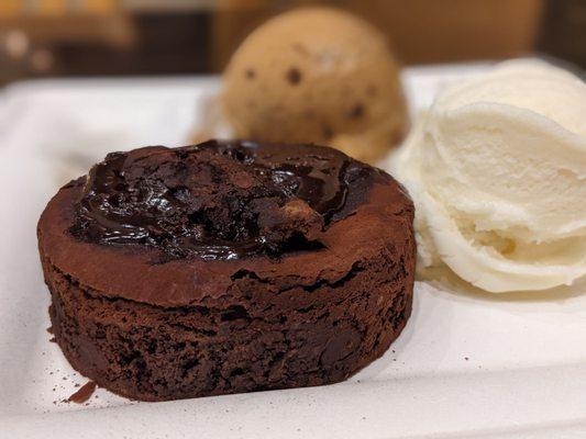 Molten cake, dulce de leche ice cream with chocolate shavings and vanilla icecream