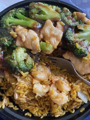 Asked to substitute shrimp fried rice for pork and they complied with a lots of shrimp!!