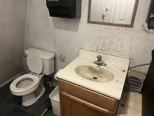 Can't imagine this dirty toilet exists in this beautiful country