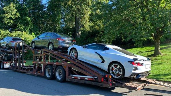 Loading Corvette 2021 on trailer