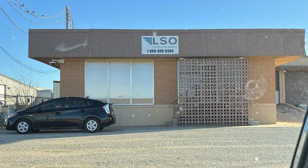 LSO (Lone Star Overnight) at 512 E 42nd Street, Lubbock