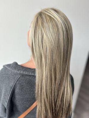 Blend your natural hair with a beautiful combination of highlights and lowlights for a natural look and feel.