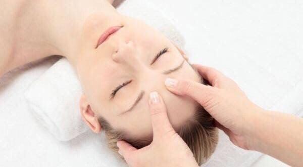 The Quick and Beautiful facial using turbo powered oxygen on acupuncture points.