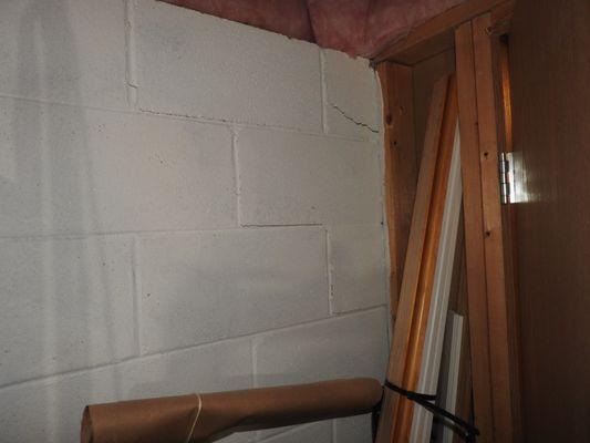 cracks in the foundation wall