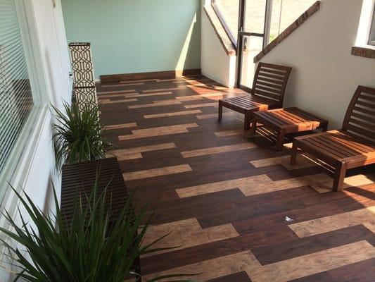 Lobby is comfy. The studio is so so relaxing!