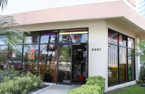 Riviera Liquors & Lounge