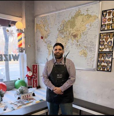 Meet Jerry owner of Wizeguyz Barbershop. Following 20 plus years of barbering experience,feel free to book anytime! Wizeguyzohio.Booksy.Com