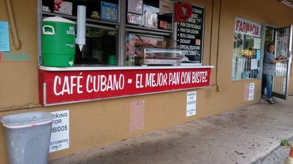 It is true that they make the best pan con bistec