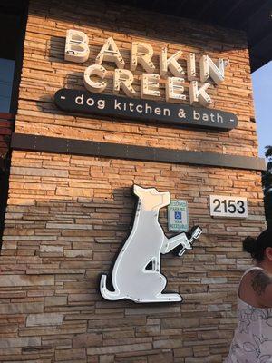 What an amazing place to spoil your dogs. Gourmet food, treats and staff that knows exactly what you need.