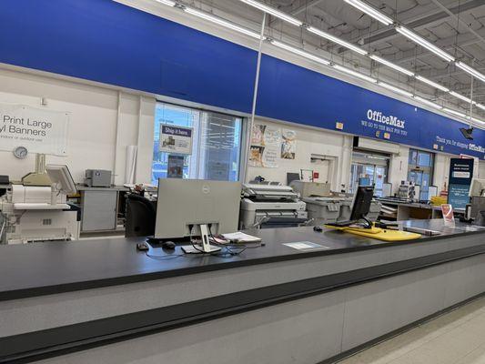 No one to help in the copy center and I waited 20 minutes.