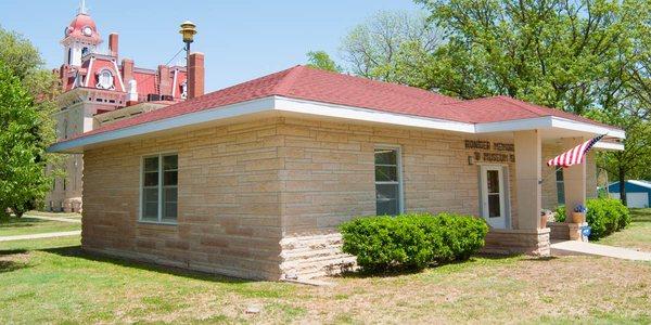 Roniger Memorial Museum building with courthouse in the background