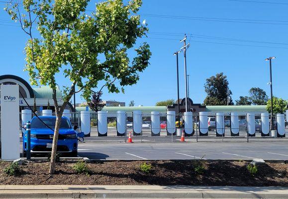 Laurelwood Shopping Center