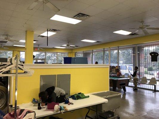 Spin City Washateria