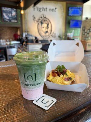 Strawberry matcha latte, toro rojo bagel