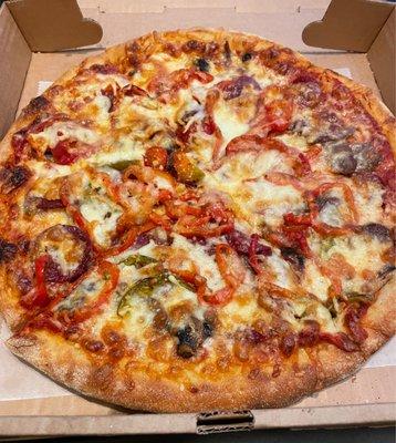 Caliente Pizza with red peppers and pepperoni