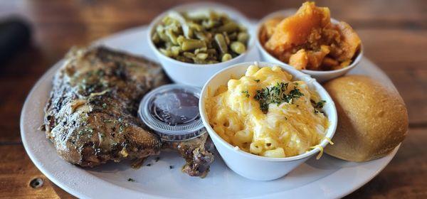 Rotisserie chicken w/ Mac-N-Cheese, yams, green beans