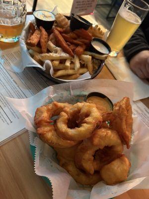 Onion rings and fry flight