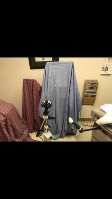 Cold atmosphere, cluttered examination room, and dirty waiting lobby.